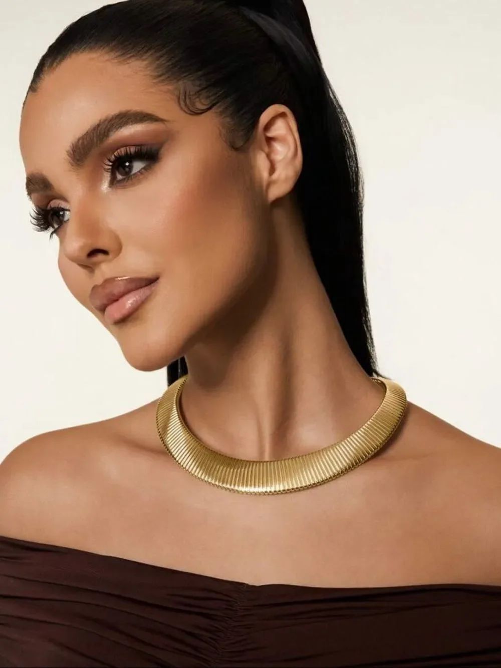 Gold Ribbed Collar Necklace R707 - Picture 2 of 3